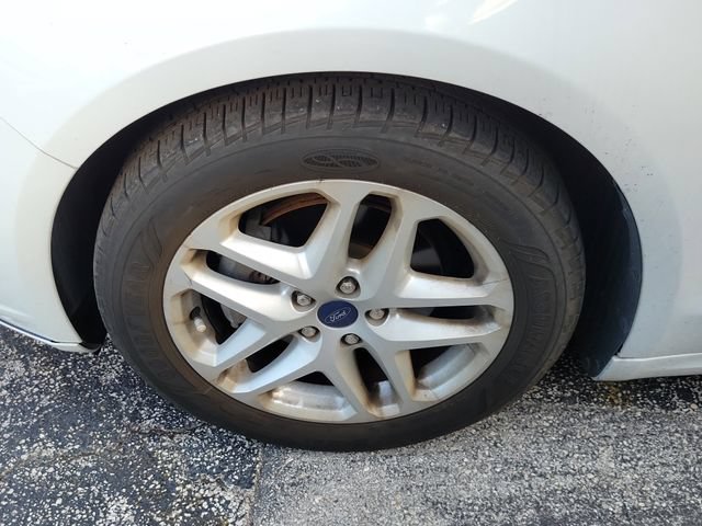 Used 2015 Ford Fusion SE FWD image 3