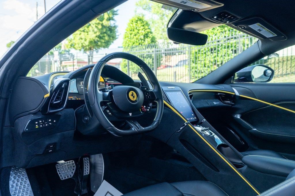 Used 2022 Ferrari Roma RWD image 31