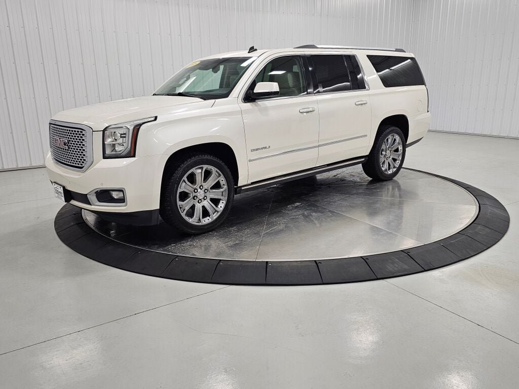 Used 2015 GMC Yukon XL Denali w/ Touring Package RWD image 1