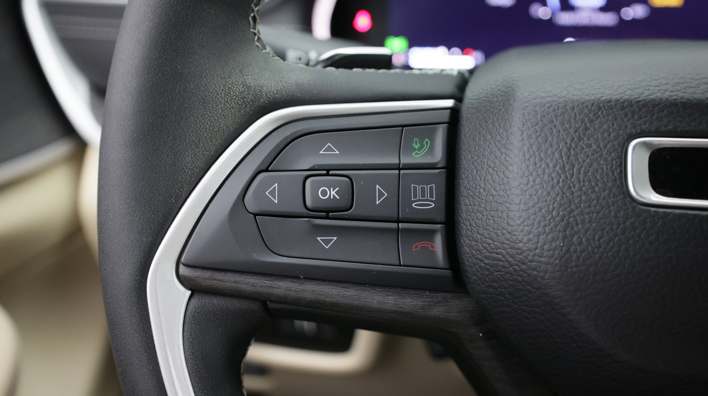 Used 2023 Jeep Grand Cherokee Limited w/ Luxury Tech Group II RWD image 25