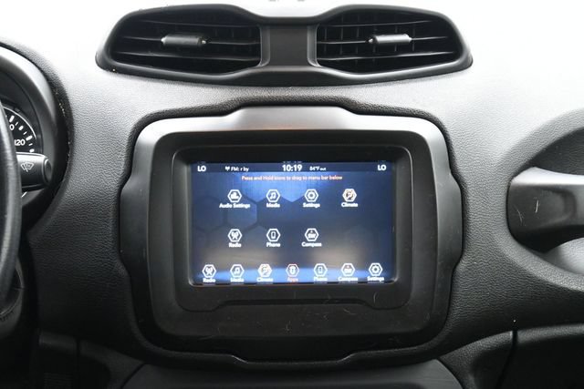 Used 2018 Jeep Renegade Altitude FWD image 21