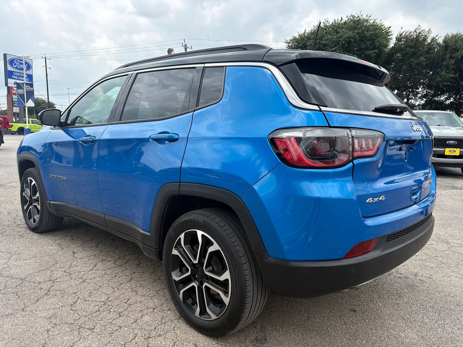 Used 2023 Jeep Compass Limited AWD/4WD image 3