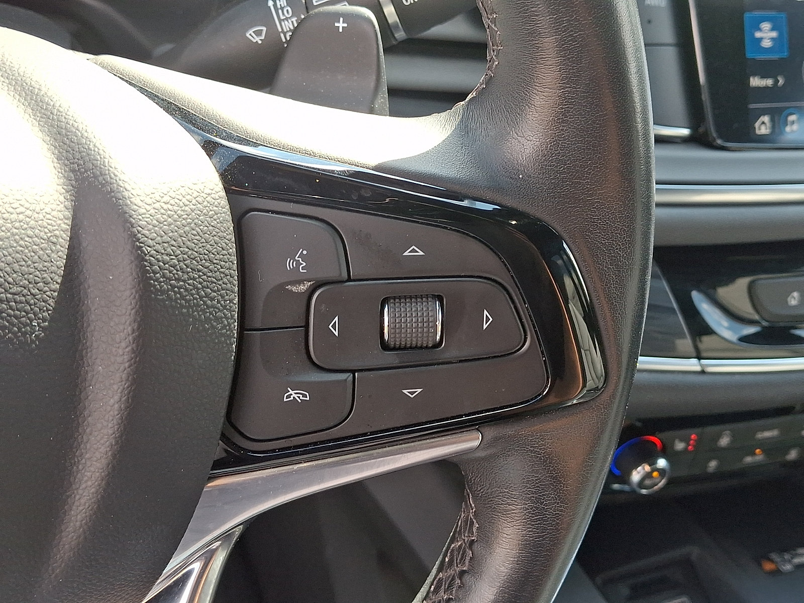 Used 2023 Buick Enclave Essence AWD/4WD image 21
