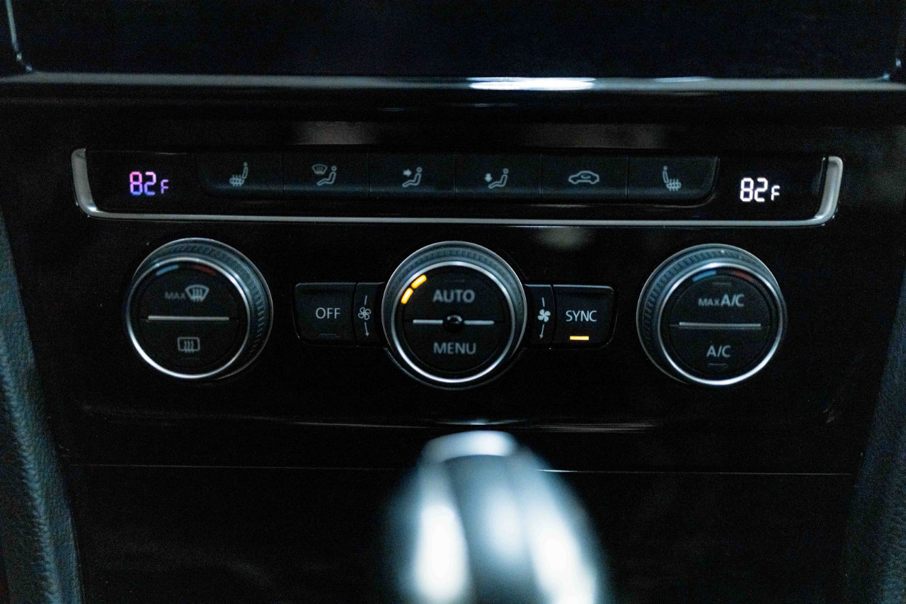 Used 2018 Volkswagen Golf R DCS and Navigation 7A image 68