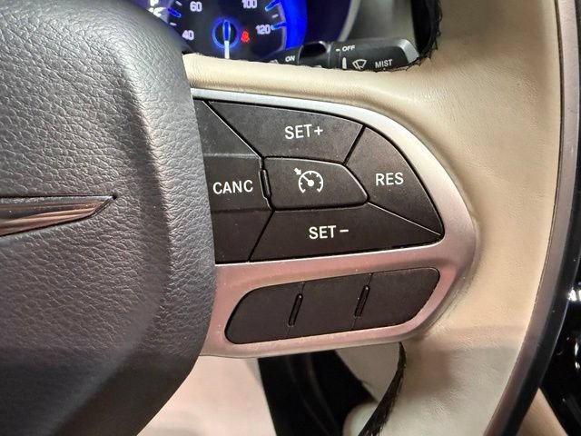 Used 2017 Chrysler Pacifica Limited FWD image 41
