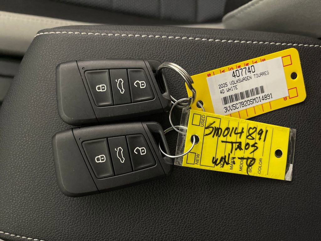 Used 2025 Volkswagen Taos S image 26