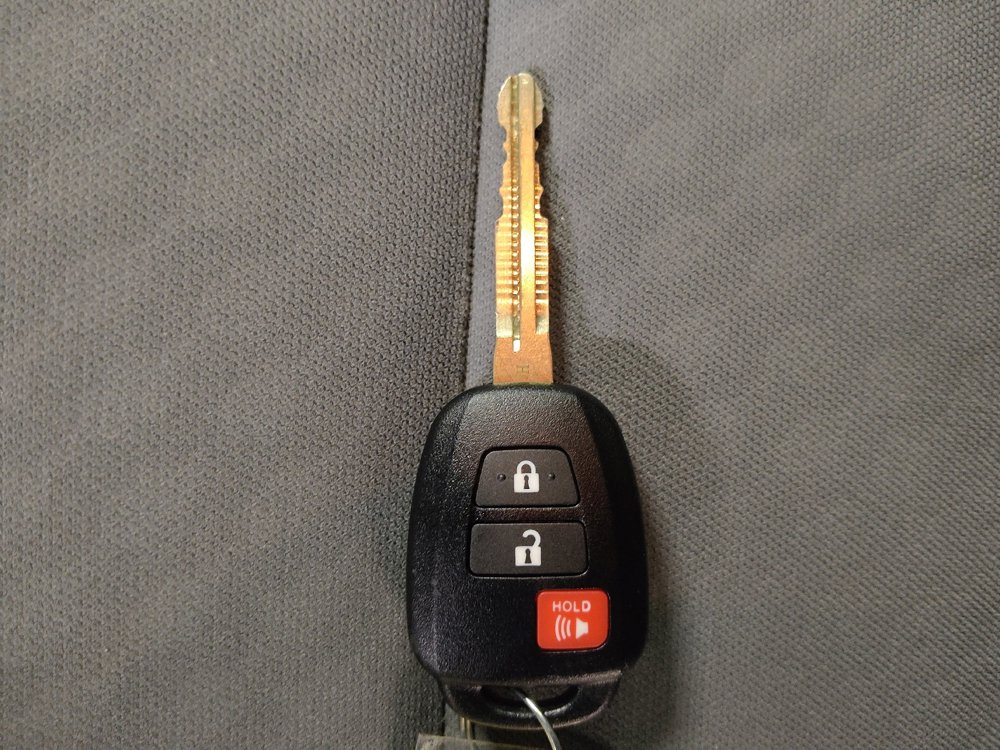 Used 2020 Toyota Tacoma SR image 32