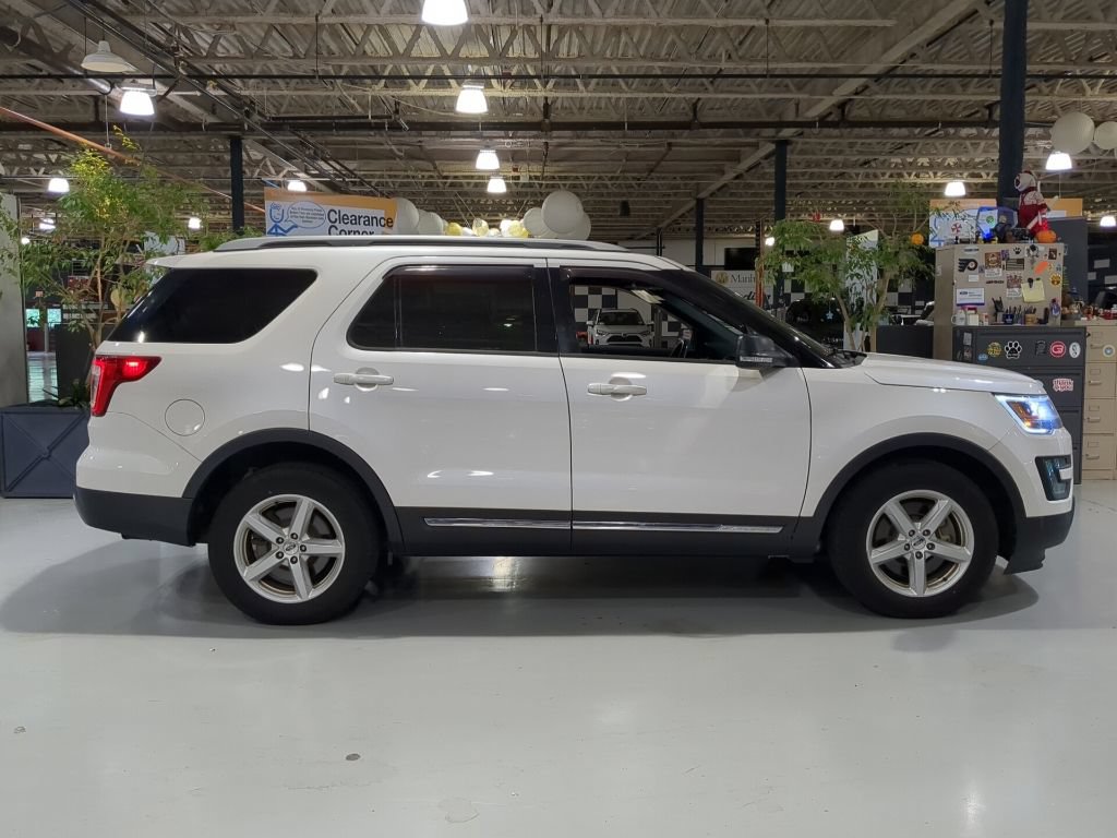 Used 2016 Ford Explorer XLT w/ Equipment Group 202A AWD/4WD image 7