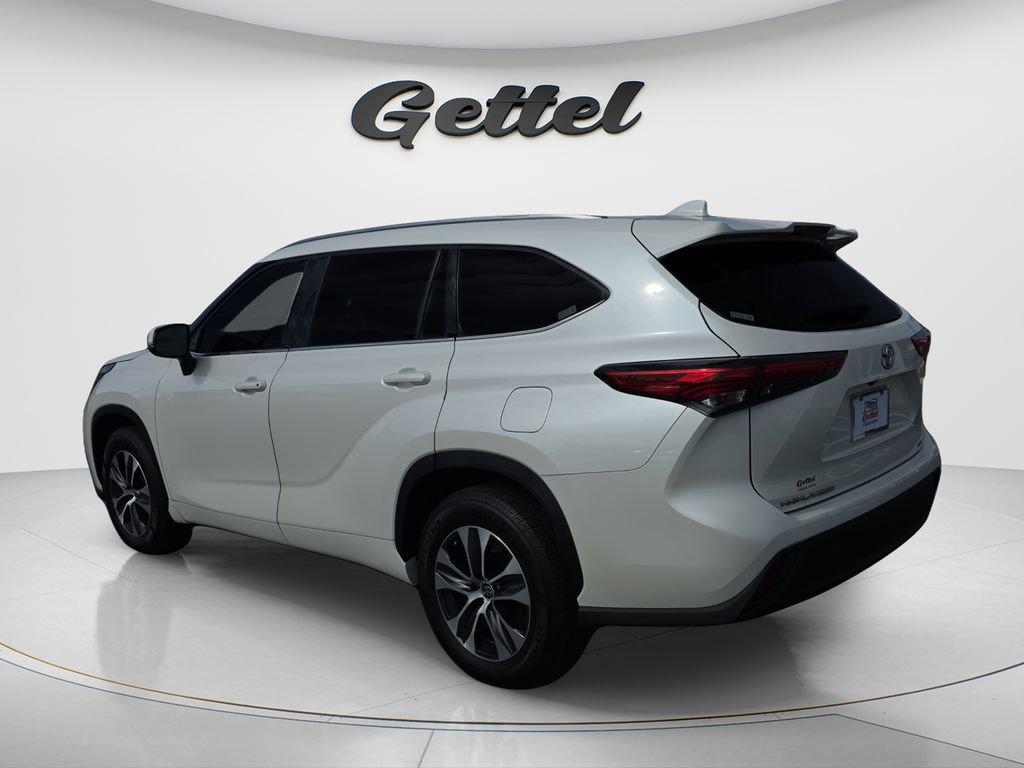 Used 2021 Toyota Highlander XLE image 7
