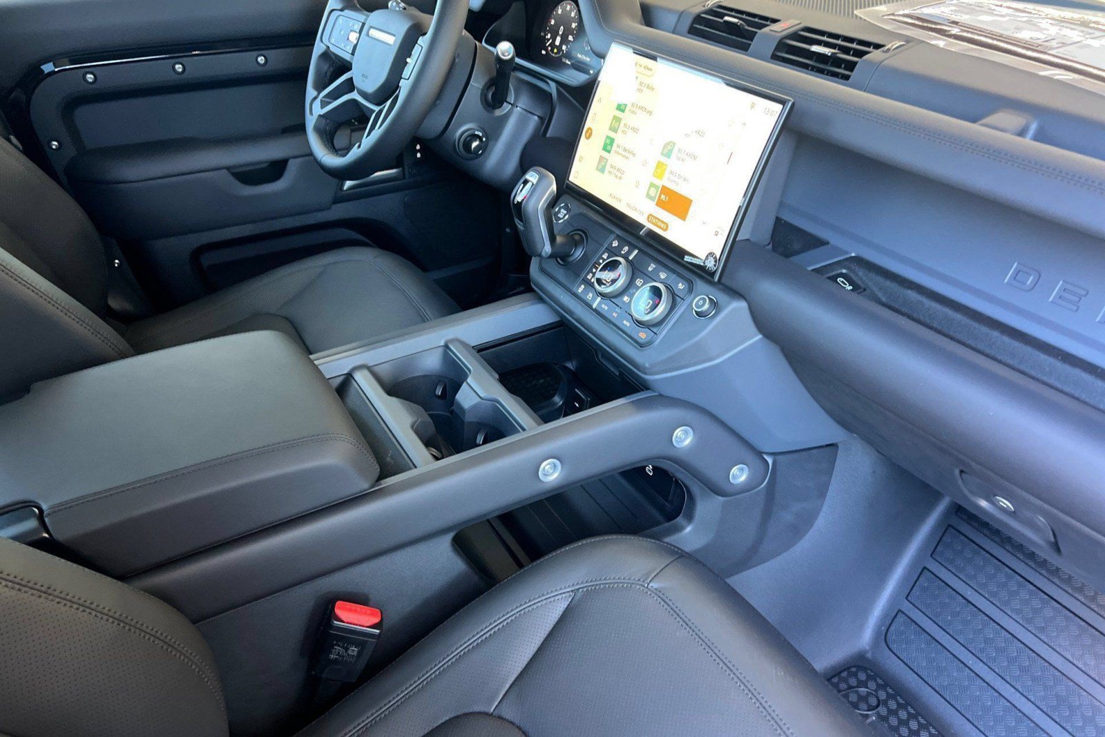 New 2026 Land Rover Defender 130 X-Dynamic SE AWD/4WD image 30