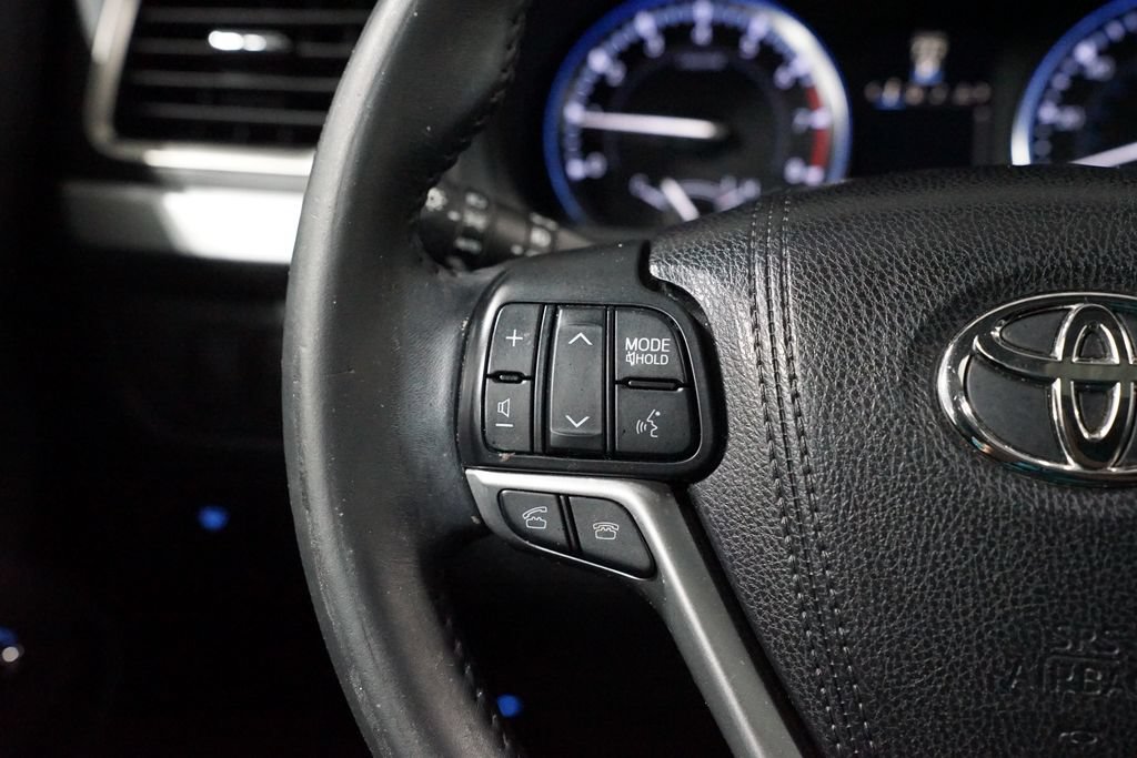 Used 2016 Toyota Highlander XLE FWD image 14