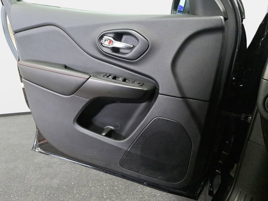 Certified 2022 Jeep Cherokee Trailhawk AWD/4WD image 27