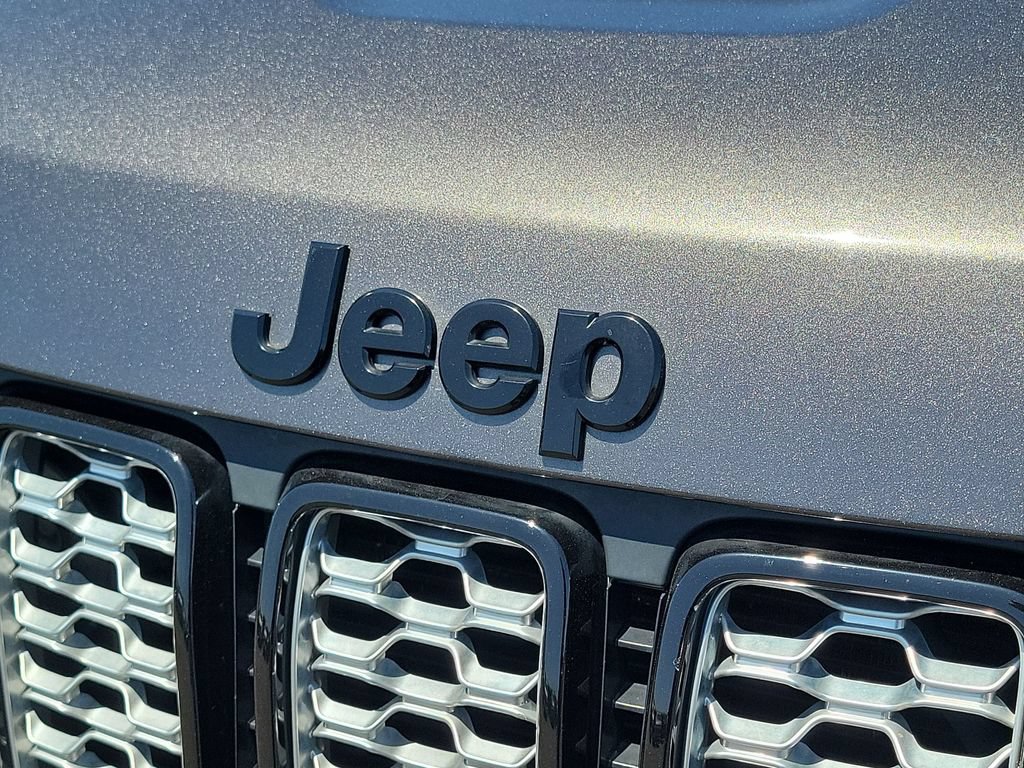 Used 2021 Jeep Grand Cherokee Laredo X AWD/4WD image 30