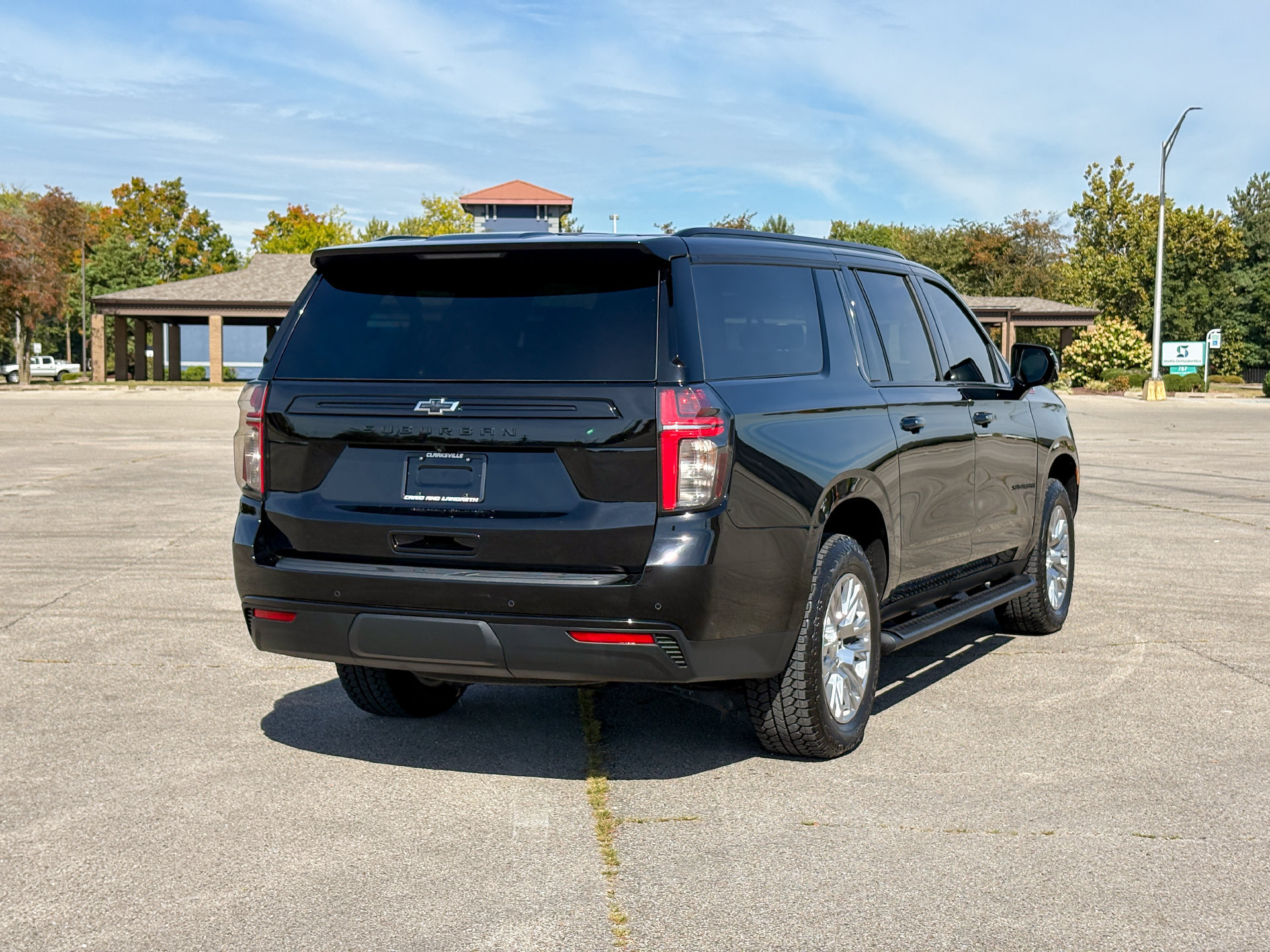Used 2023 Chevrolet Suburban Z71 w/ Z71 Off-Road Package AWD/4WD image 8