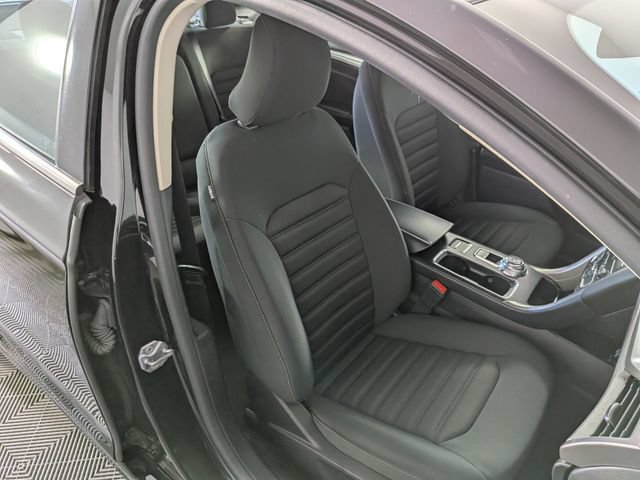Used 2019 Ford Fusion SE FWD image 27