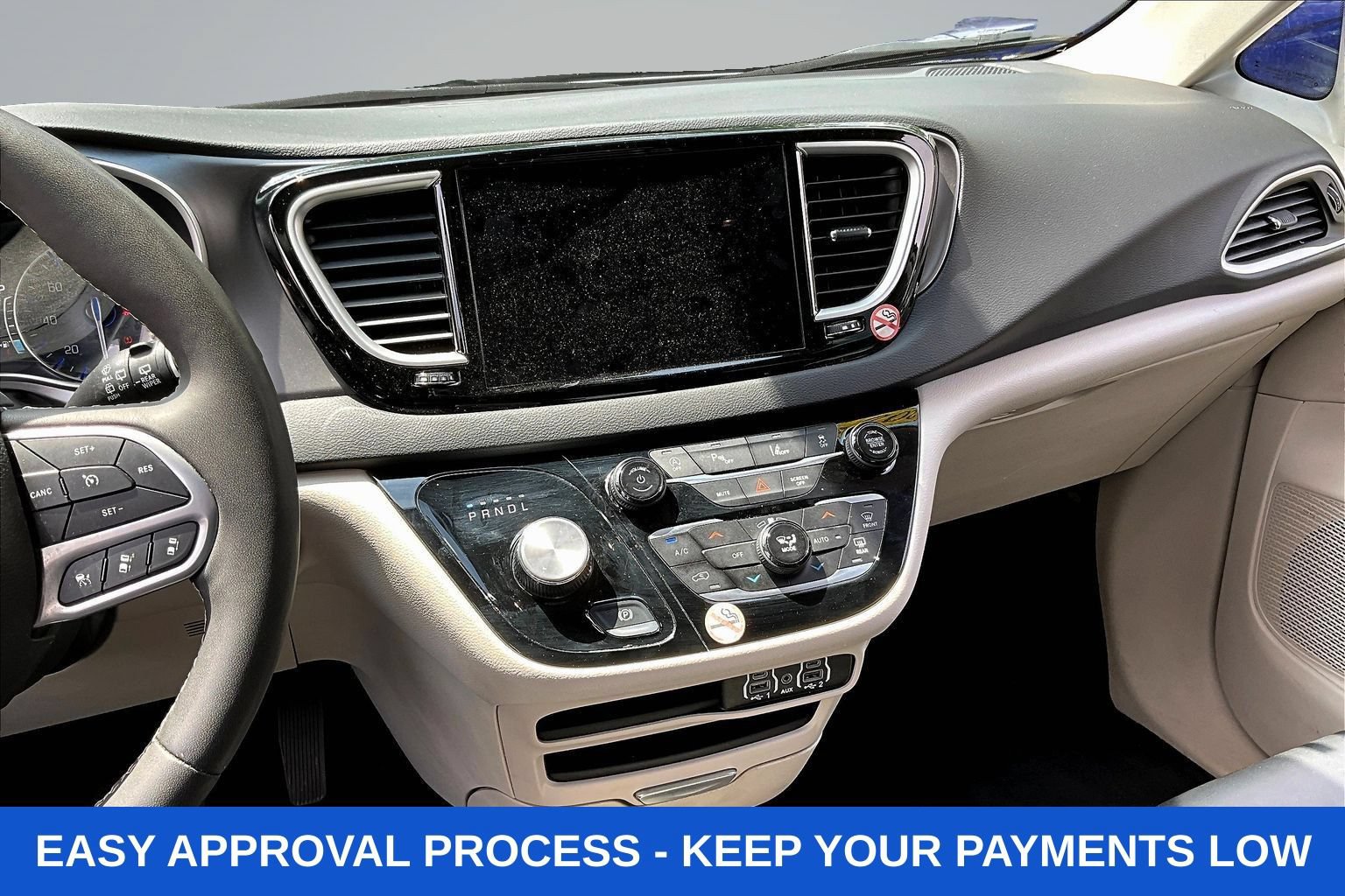 Used 2024 Chrysler Pacifica Touring-L FWD image 12