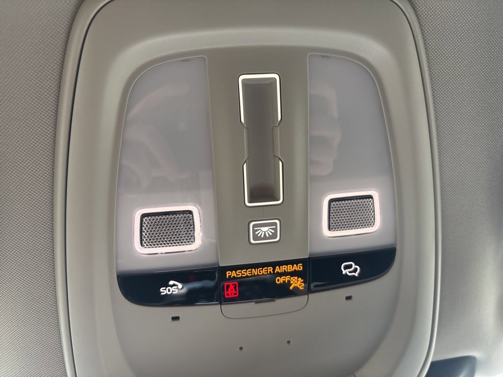 Certified 2025 Volvo XC90 B6 Plus image 30