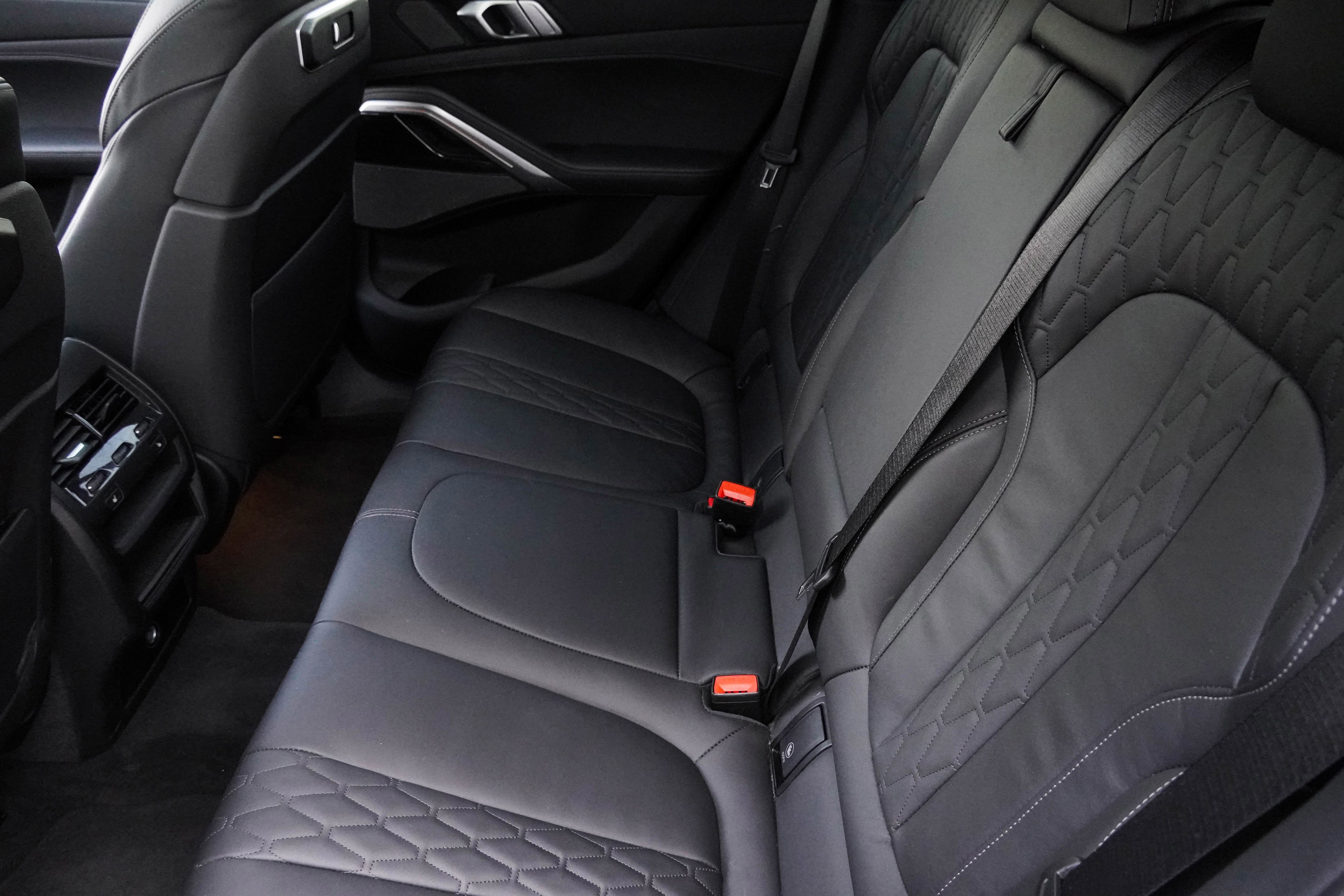 Certified 2024 BMW X6 xDrive40i w/ Premium Package image 37