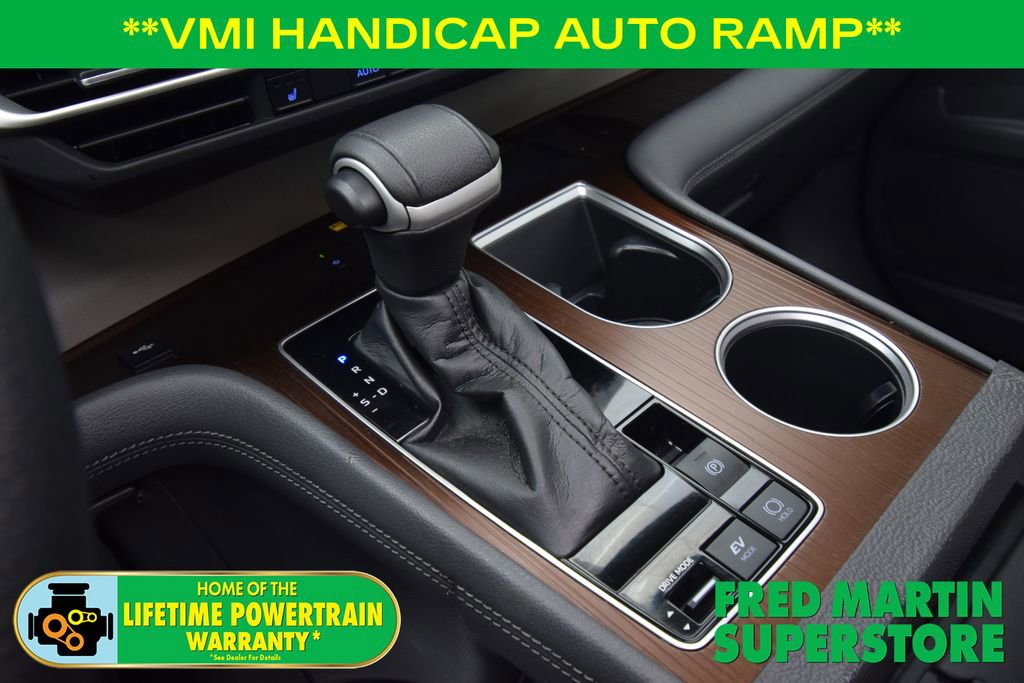 Used 2022 Toyota Sienna XLE image 30