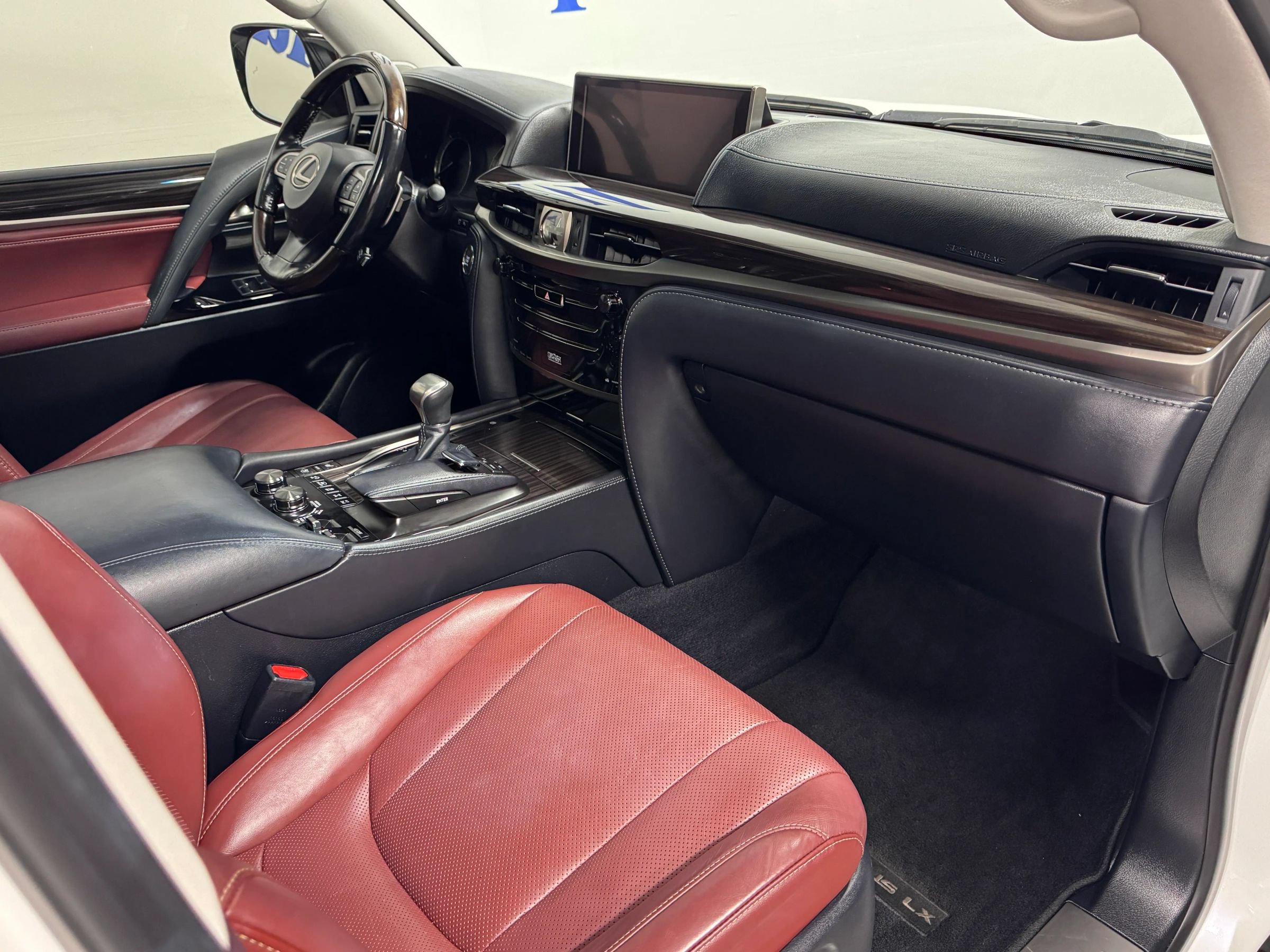 Used 2016 Lexus LX 570 4WD w/ Luxury Package image 7