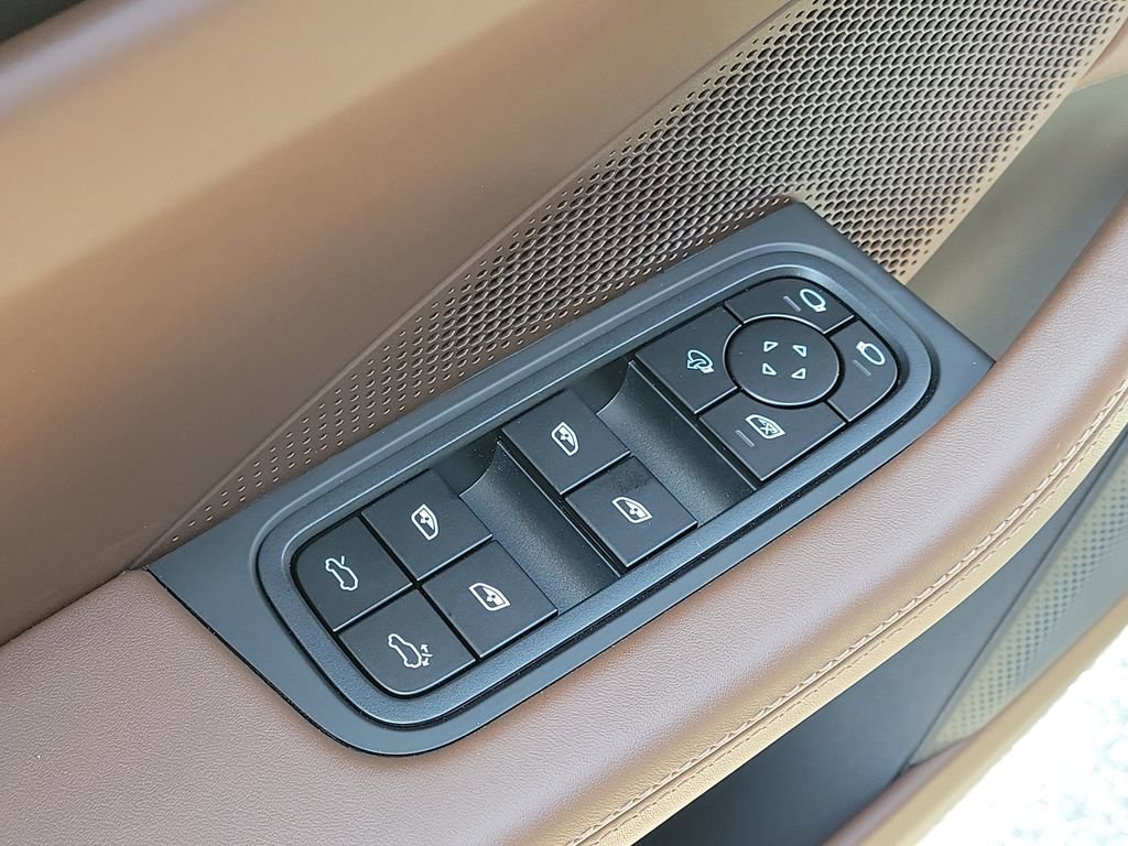 New 2026 Porsche Macan 4 Electric image 26