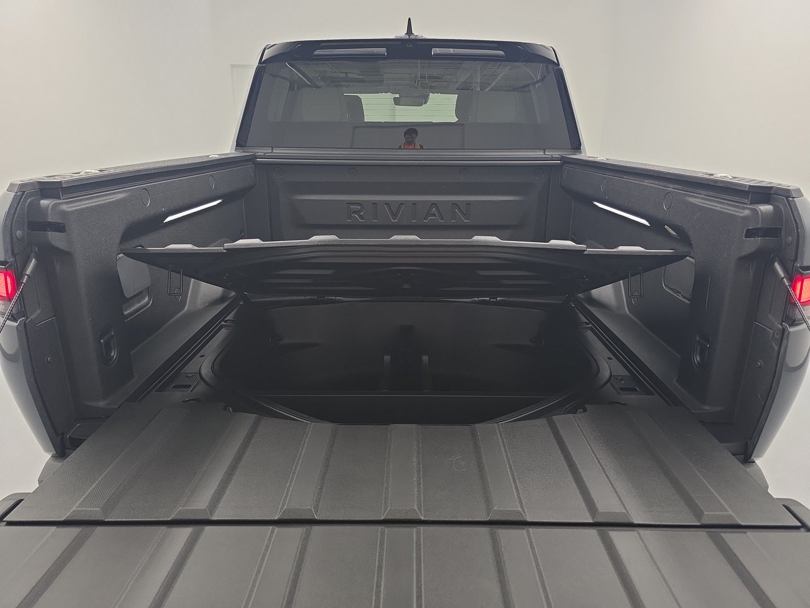 Used 2024 Rivian R1T Adventure AWD/4WD image 15