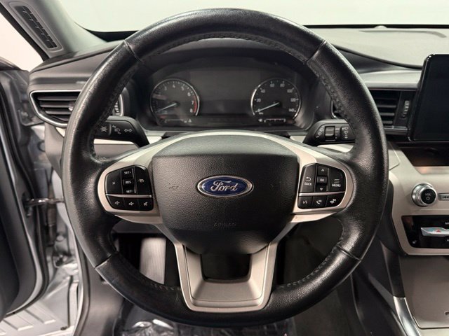 Used 2024 Ford Explorer XLT w/ Equipment Group 202A AWD/4WD image 17