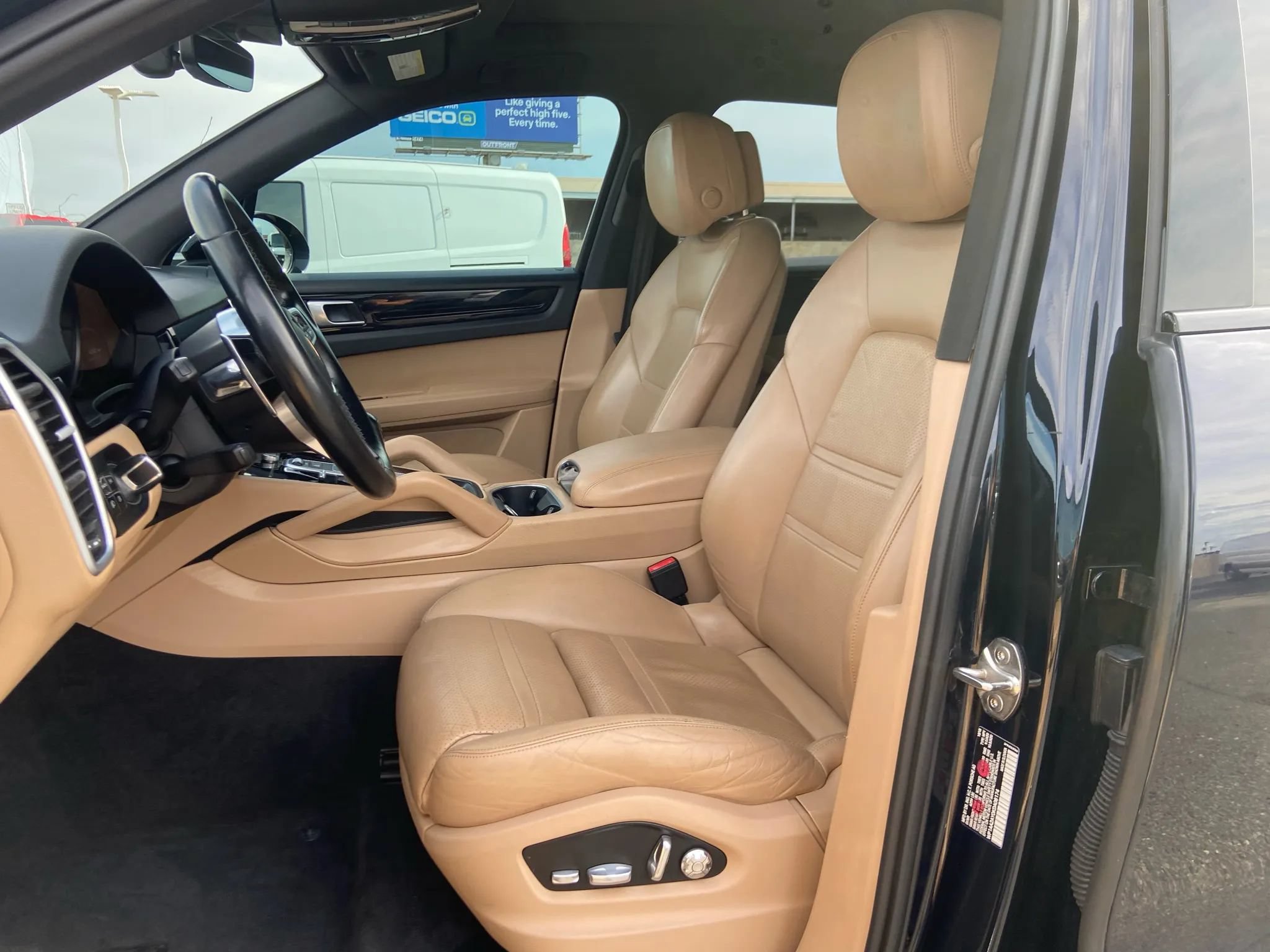 Used 2019 Porsche Cayenne AWD/4WD image 10