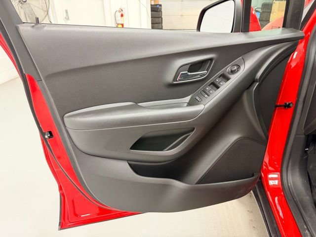 Certified 2020 Chevrolet Trax LT w/ LT Convenience Package image 21