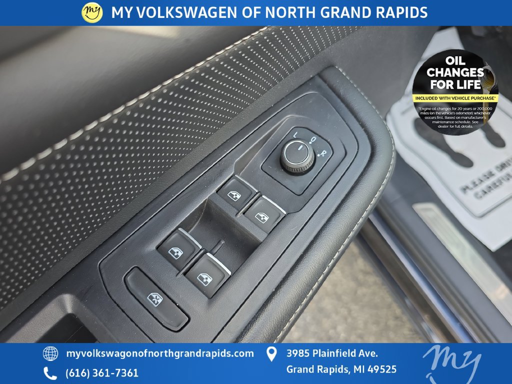 Used 2024 Volkswagen Atlas Cross Sport SE AWD/4WD image 12