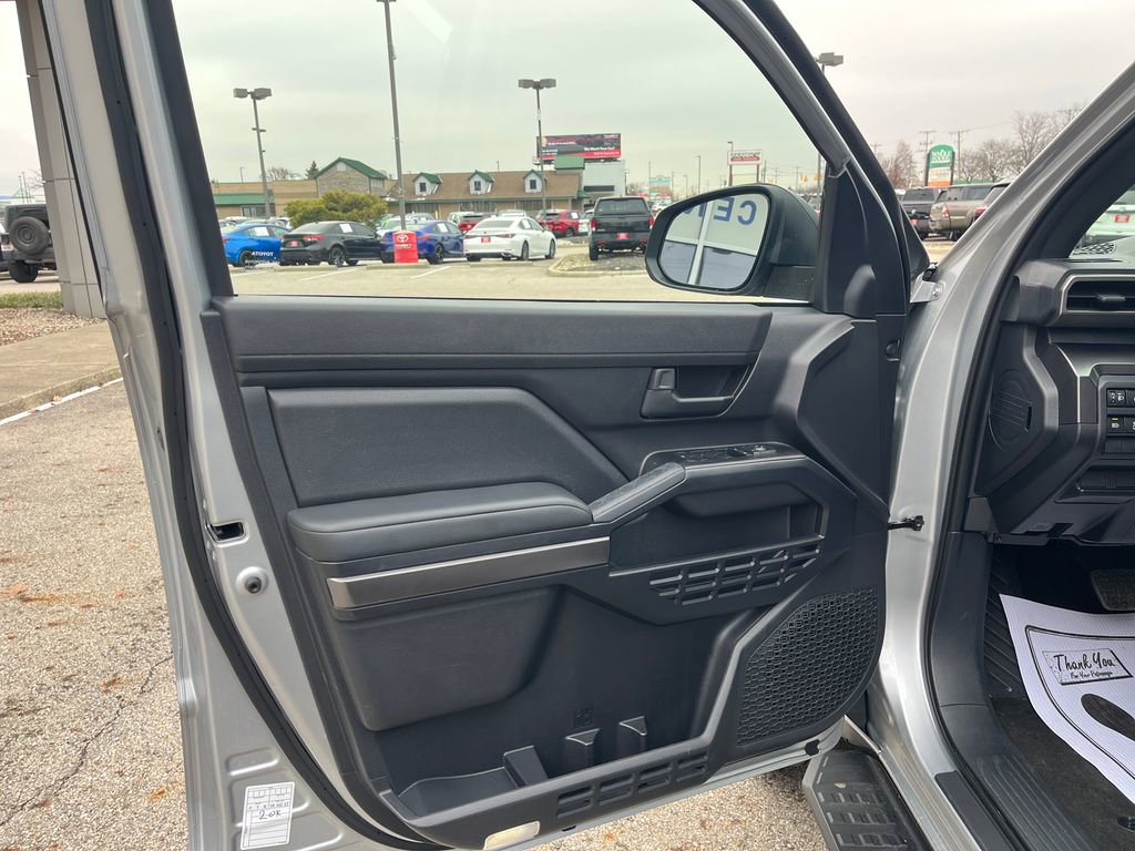 Used 2025 Toyota 4Runner SR5 image 12