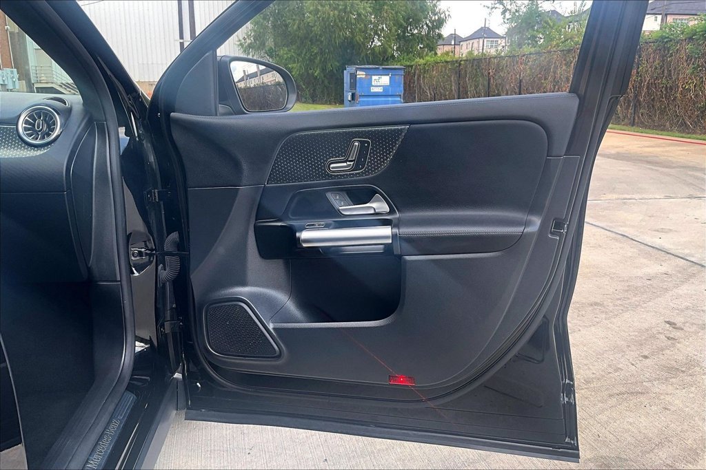Used 2025 Mercedes-Benz GLA 250 image 25