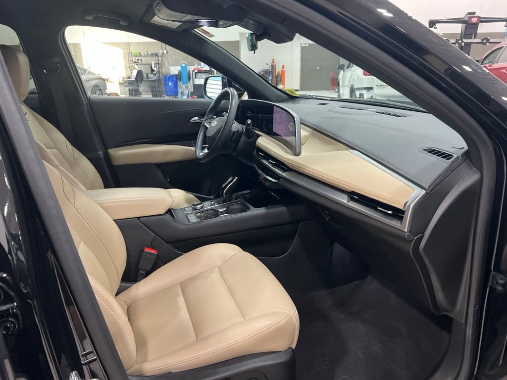 Used 2024 Cadillac XT4 Luxury w/ Cold Weather Package AWD/4WD image 11