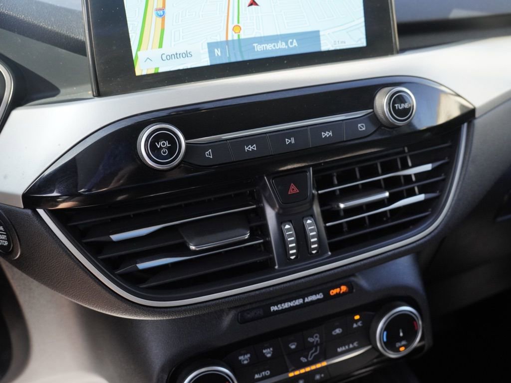 Used 2022 Ford Escape SE w/ SE Sport Appearance Package image 12