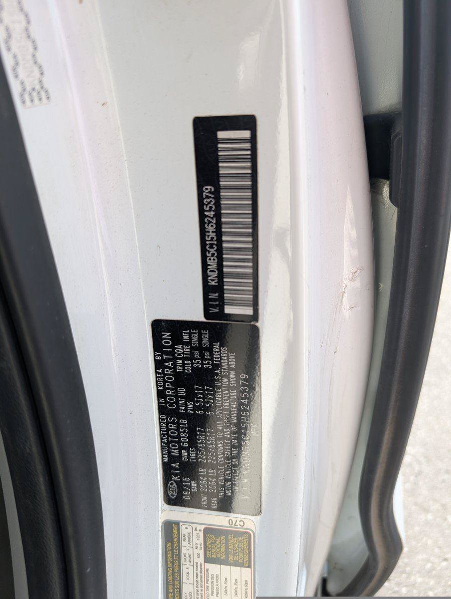 Used 2017 Kia Sedona LX FWD image 11