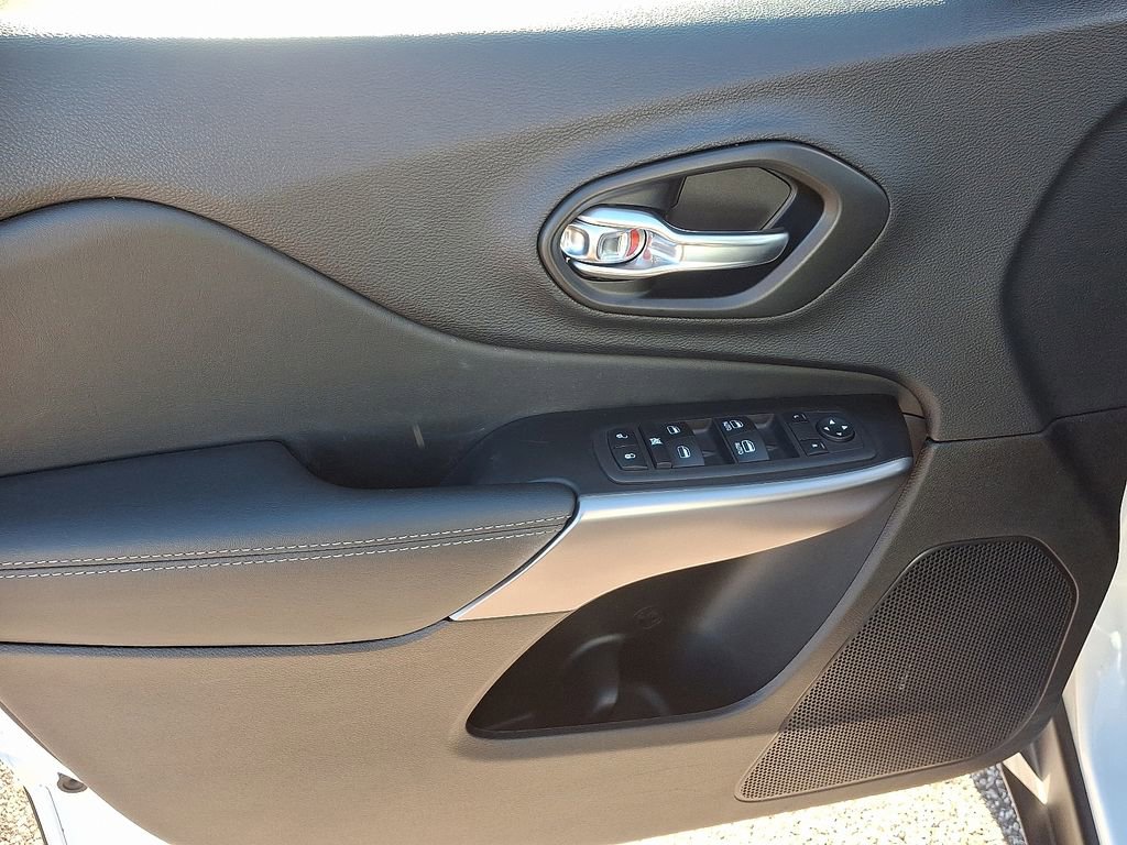 Used 2022 Jeep Cherokee Latitude Lux w/ Sun & Sound Group image 13