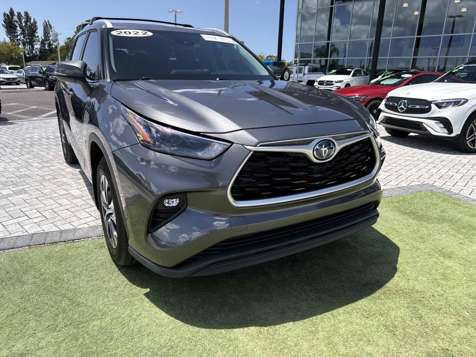 Used 2022 Toyota Highlander XLE AWD/4WD image 8