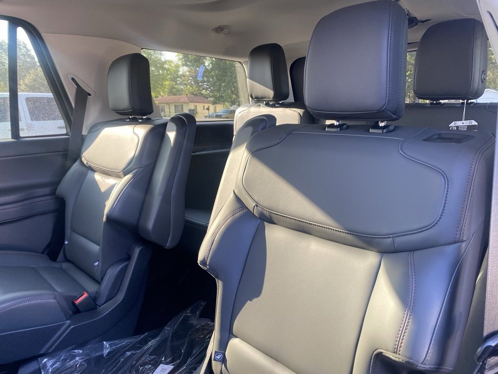 New 2025 Ford Expedition Active image 29