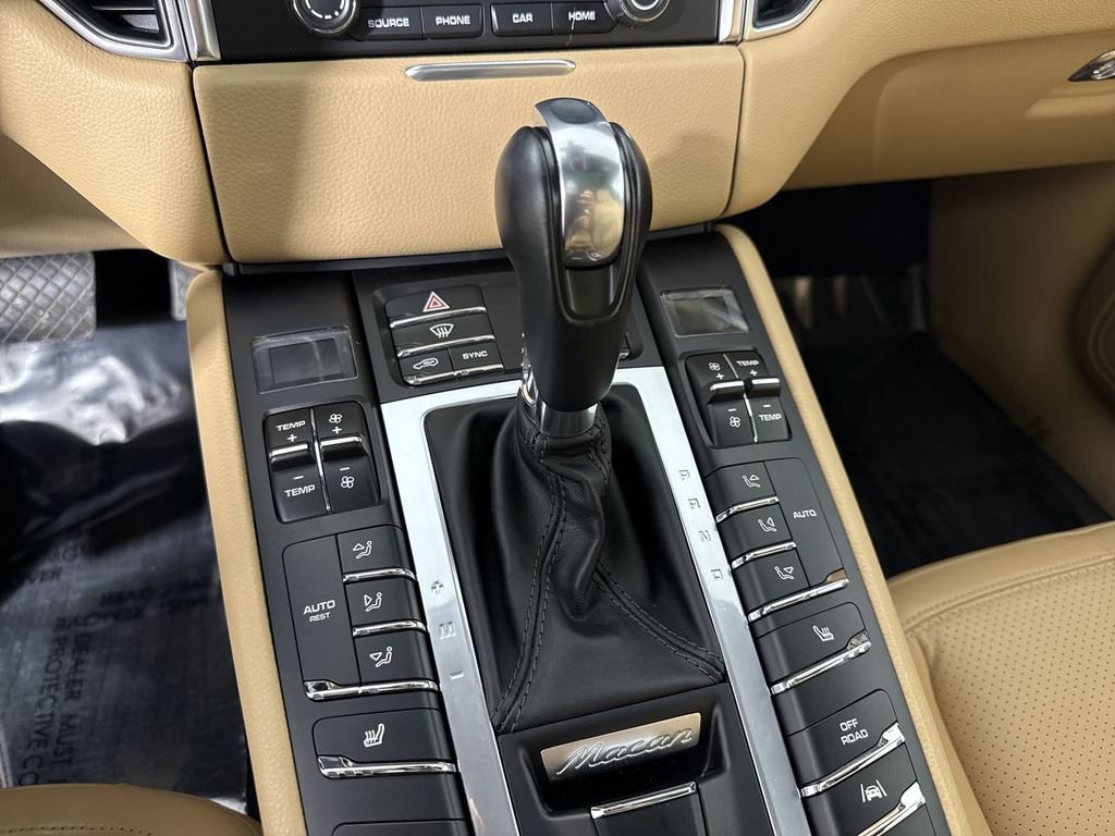 Certified 2018 Porsche Macan image 31