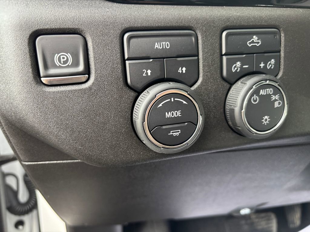 Used 2025 Chevrolet Silverado 1500 LT w/ Leather Package image 22
