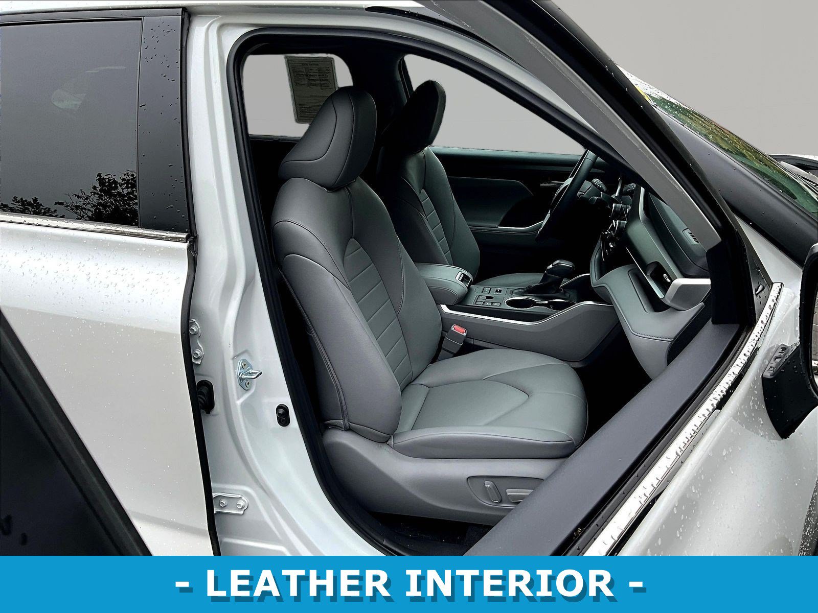 Used 2024 Toyota Highlander XLE AWD/4WD image 30
