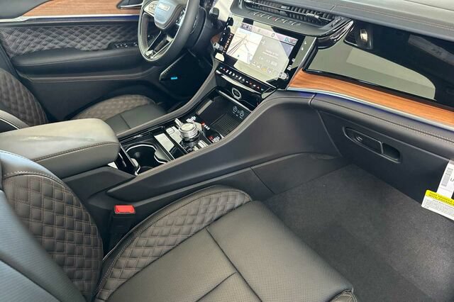 New 2026 Jeep Grand Cherokee Summit AWD/4WD image 13