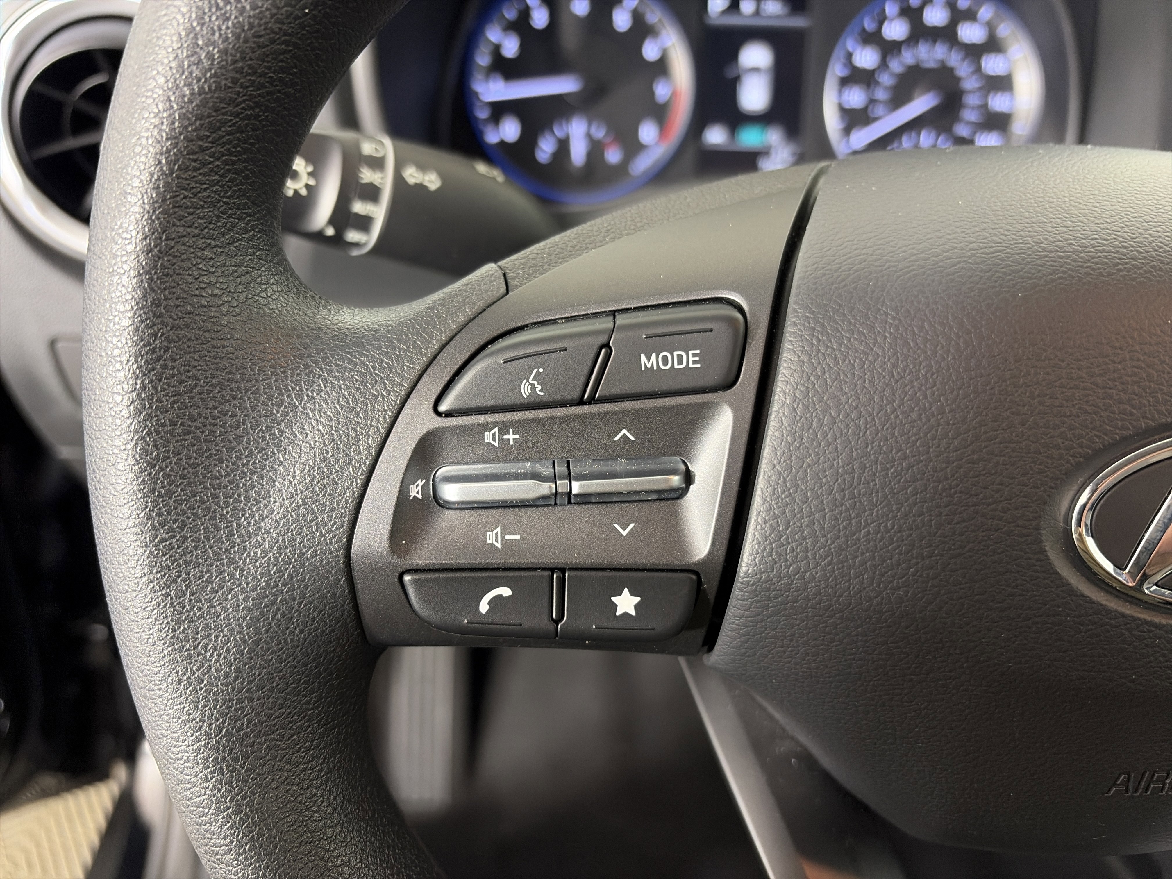 Used 2023 Hyundai Kona SEL image 28