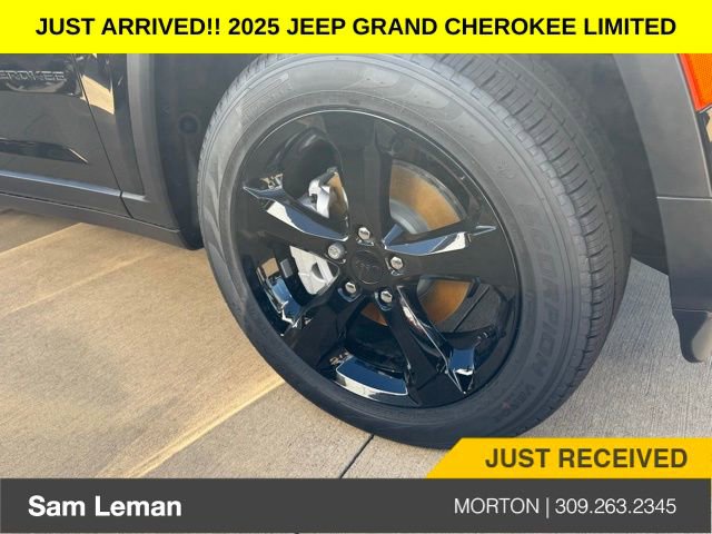 New 2025 Jeep Grand Cherokee Limited w/ Black Appearance Package image 4