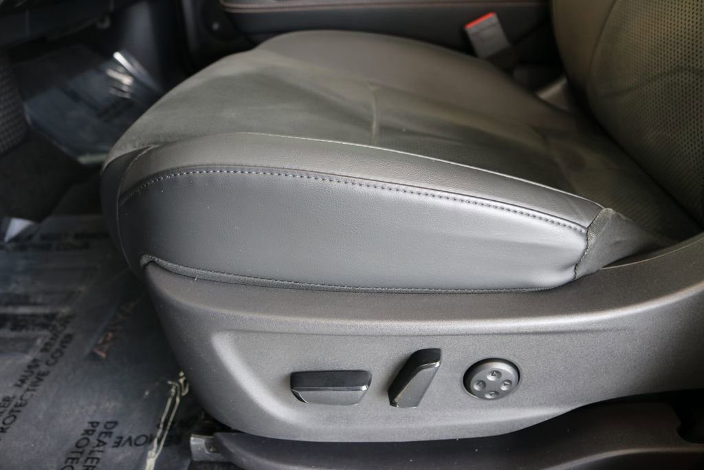 Used 2023 Nissan Ariya AWD image 16