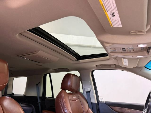 Used 2018 Cadillac Escalade Premium Luxury AWD/4WD image 31