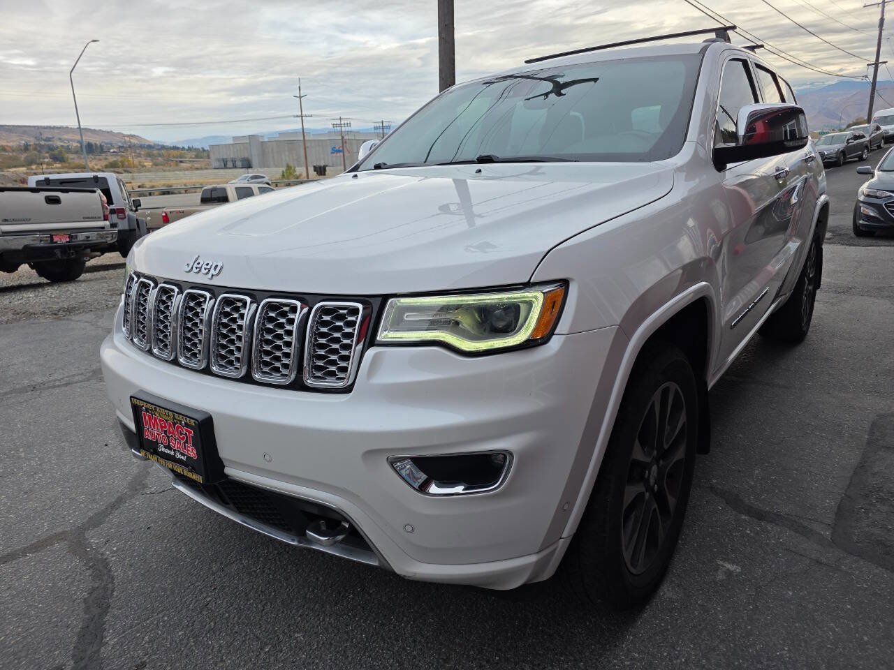 Used 2017 Jeep Grand Cherokee Overland w/ Jeep Active Safety Group image 8