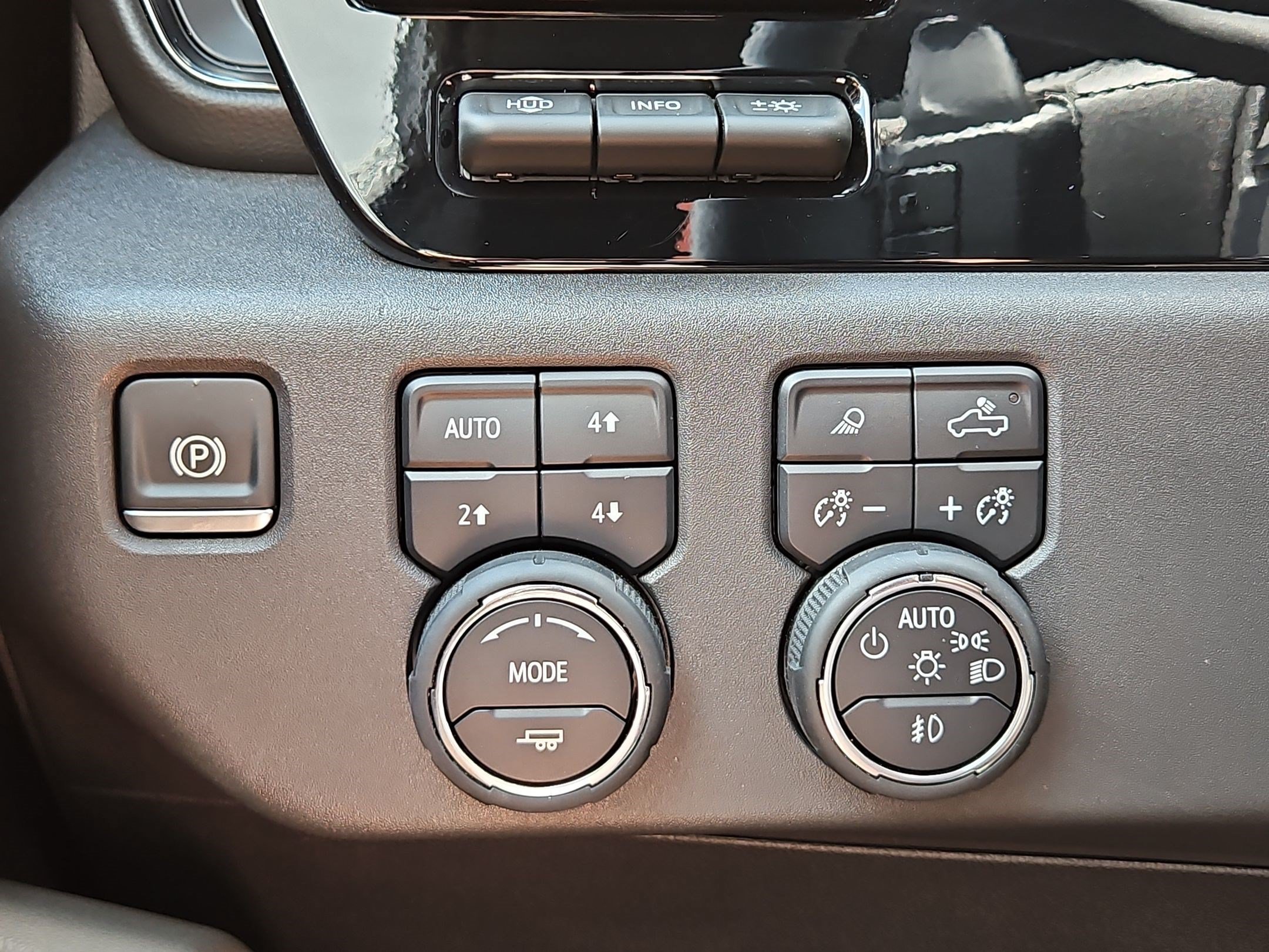 Used 2024 Chevrolet Silverado 1500 ZR2 w/ Technology Package AWD/4WD image 23