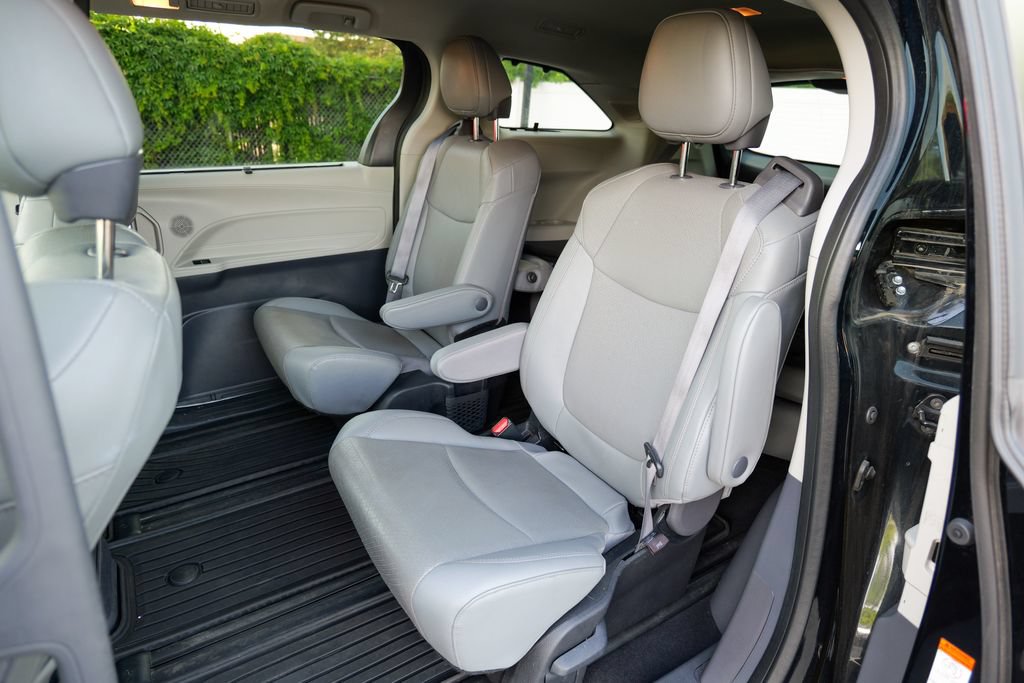 Used 2023 Toyota Sienna Limited AWD/4WD image 26