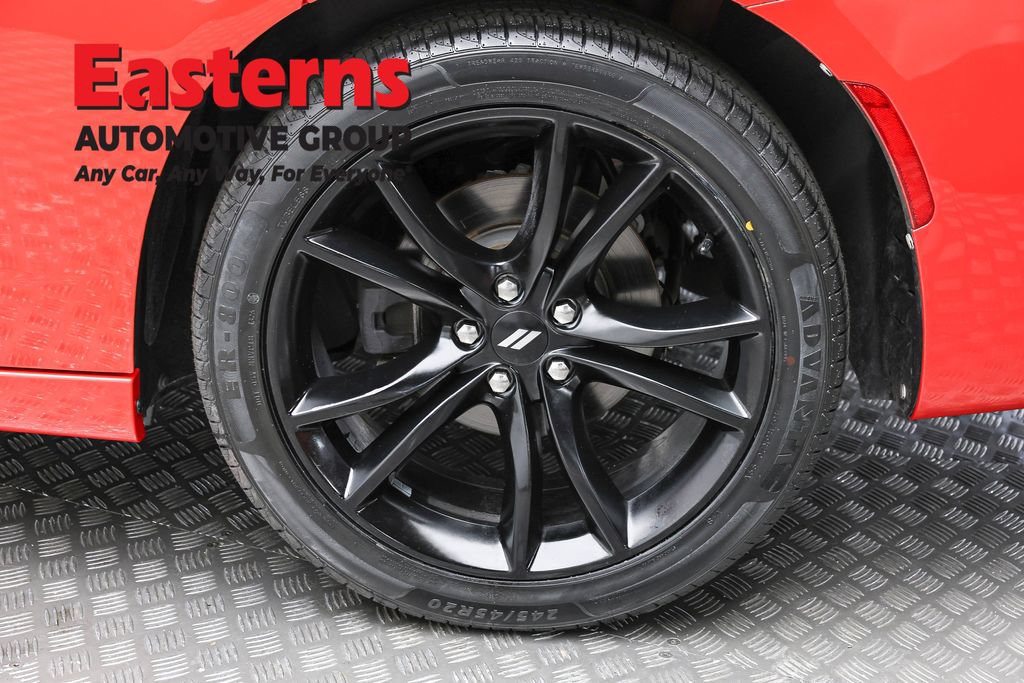 Used 2018 Dodge Charger SXT w/ Blacktop Package RWD image 8